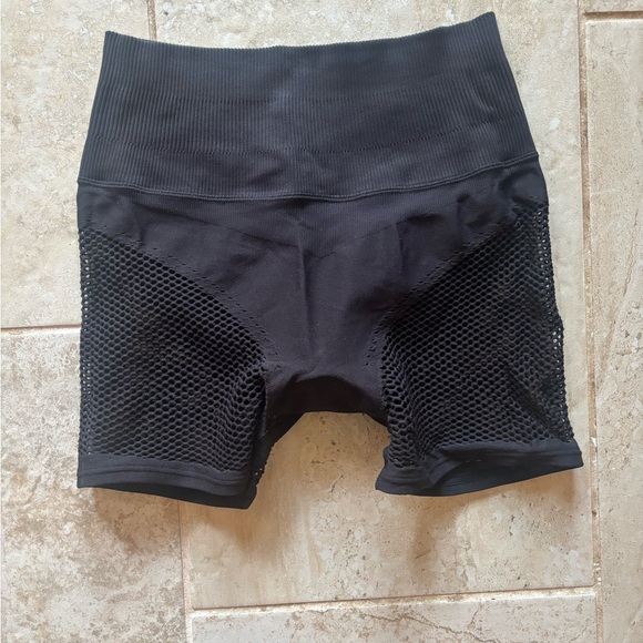 Alo Mesh Biker Shorts XS - Picture 1 of 4